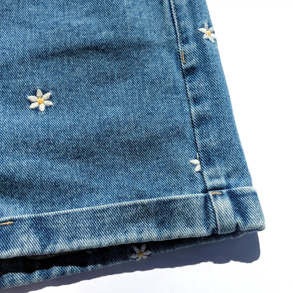 PacSun Raining Daisy Denim Jean Mom Shorts Size 22 - Picture 9 of 16